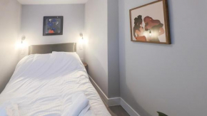 Stylish 1-Bedroom Apartment in Slough with Parking